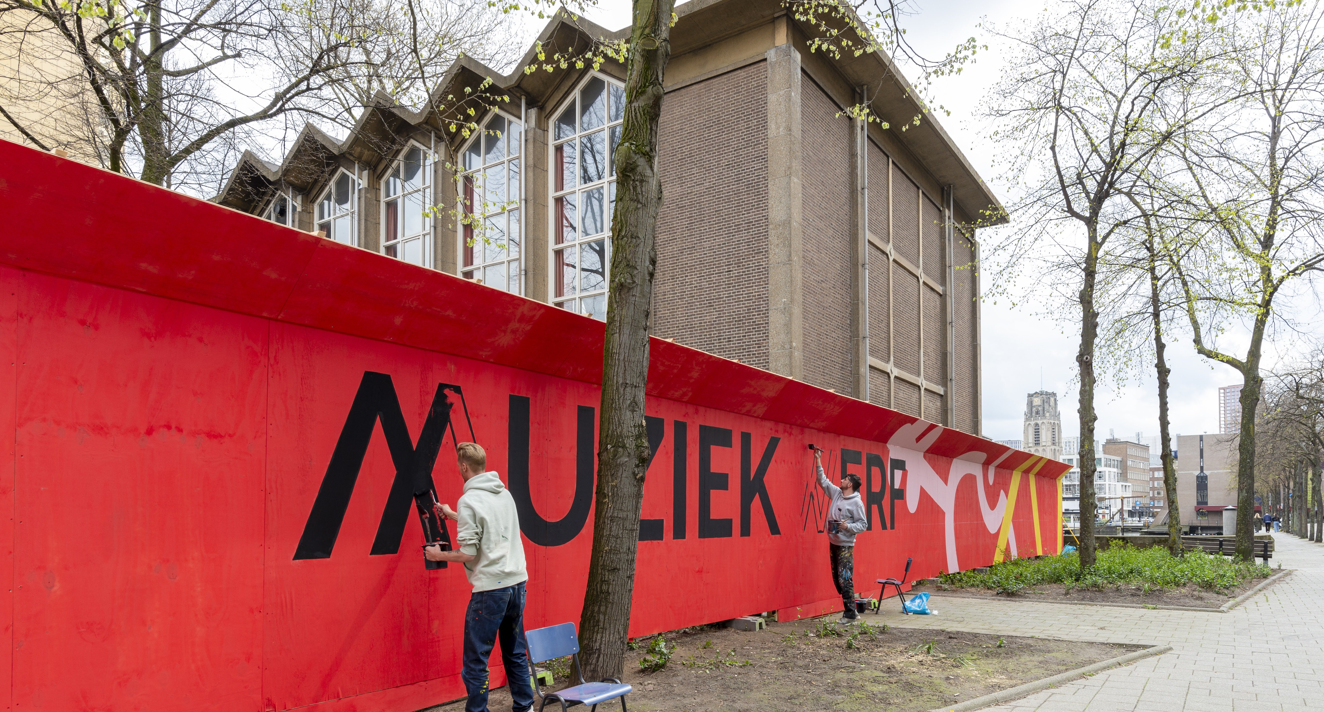 Schildering bouwschutting door Tom Vincentie | Foto: Loes van Duivendijk
